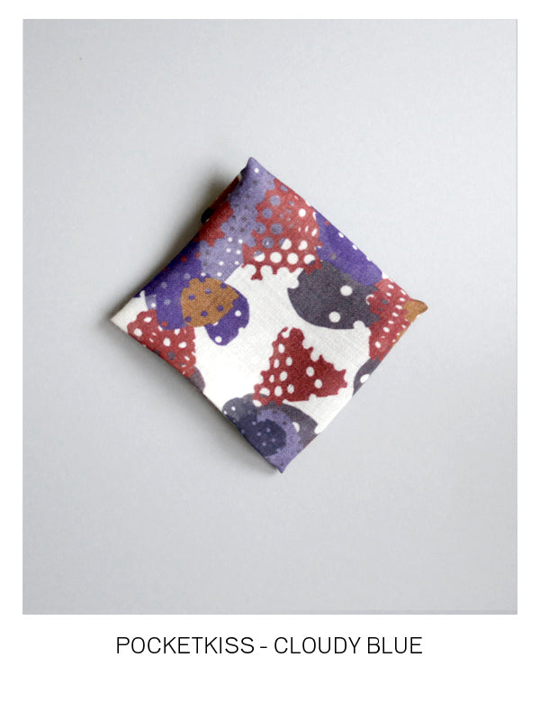 POCKET KISS – CLOUDY BLUE